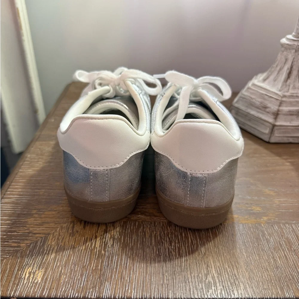 Universal Thread Silver Metallic Sneakers - Picture 4 of 8